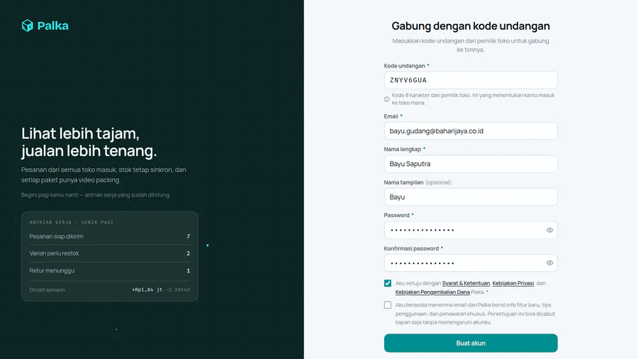 Halaman daftar untuk anggota baru: kode undangan di kolom paling atas, lalu Buat akun.